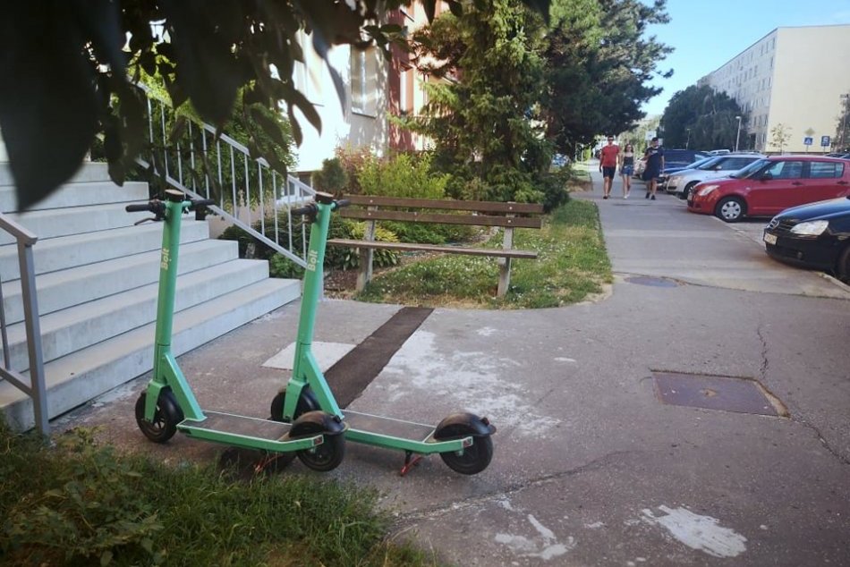 Ilustračný obrázok k článku Známe zelené kolobežky KONČIA vo viacerých mestách: Zajazdíme si na nich ešte v Trnave?