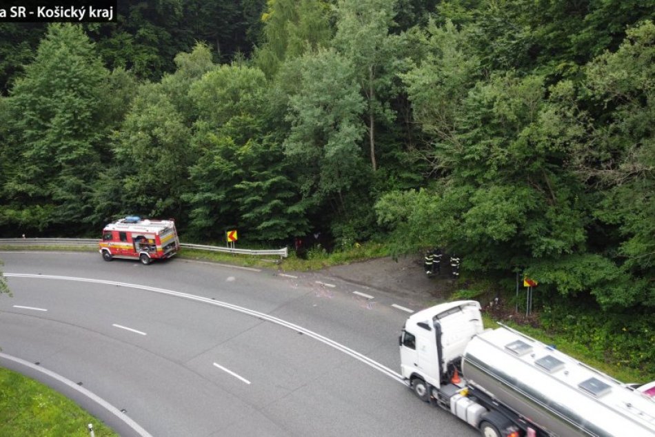 Ilustračný obrázok k článku Zemplínčan (19) skončil v priekope: S autom sa viackrát otočil a prevrátil, FOTO