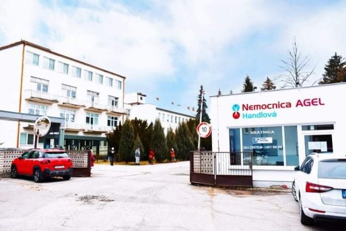 Ilustračný obrázok k článku Nemocnica v Handlovej ZAKÁZALA návštevy pacientov: Výnimku má sviatosť pomazania