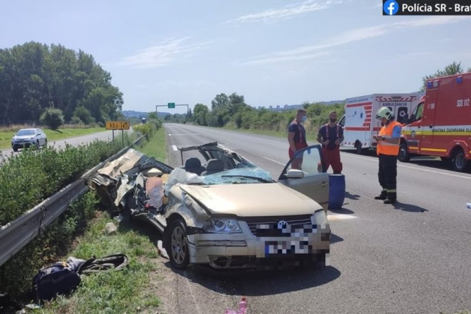 Ilustračný obrázok k článku TRAGICKÁ nehoda na D2: Pri zrážke auta s nákladiakom vyhasol ľudský život