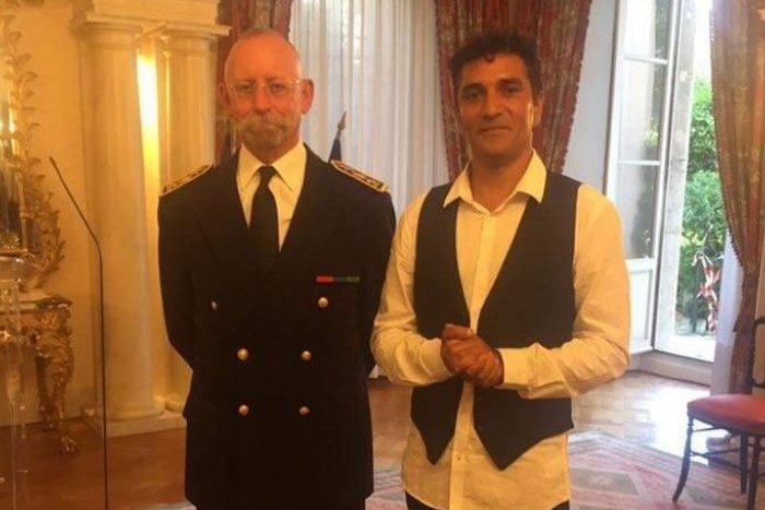 V roku 2015 udelil Romainovi prezident François Hollande francúzske občianstvo.