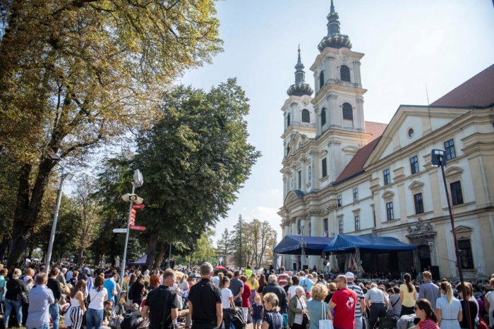 Ilustračný obrázok k článku Mesto v Trnavskom kraji dostane od štátu na pápeža takmer pol milióna! Na čo to použijú?