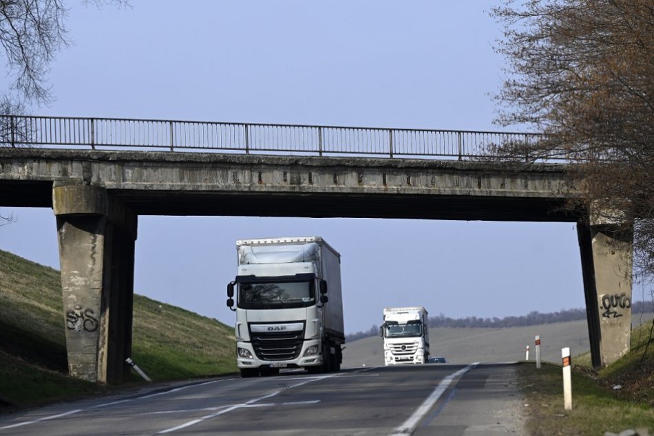 Ilustračný obrázok k článku Most v obci Chocholná-Velčice úplne UZAVRÚ: Aké budú obchádzkové trasy? FOTO