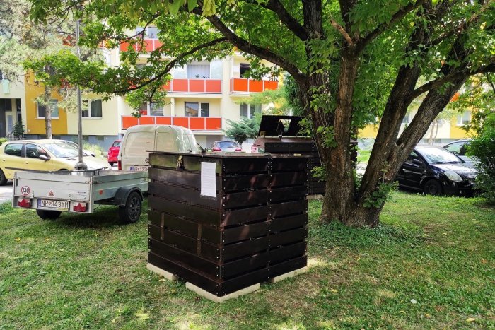 Ilustračný obrázok k článku Na Chrenovej osadili nový kompostér: Do konca roka  pribudnú v Nitre ďalšie