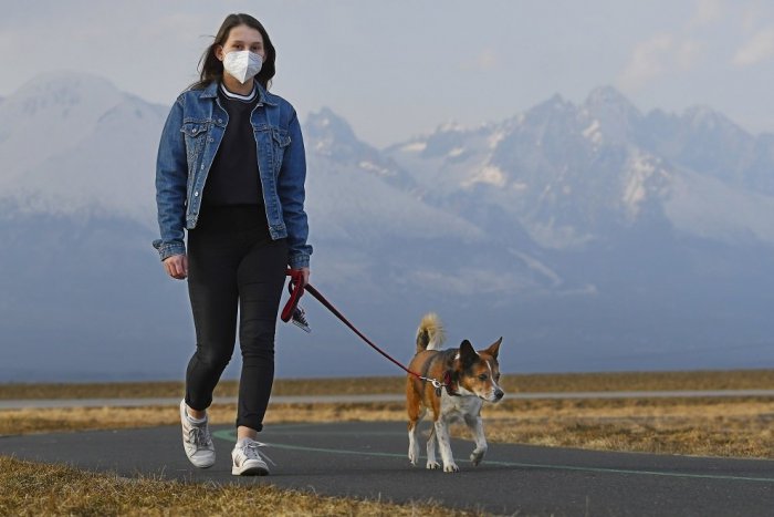 Ilustračný obrázok k článku Slovensko sa začína ČERVENAŤ: V týchto desiatich okresoch musíte mať RESPIRÁTORY?