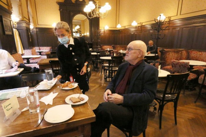 Ilustračný obrázok k článku Naši susedia sa dostali do ŠTVRTEJ vlny! V Rakúsku pribudlo za deň viac ako TISÍC nakazených