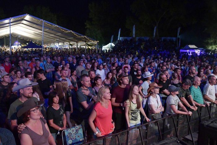 Ilustračný obrázok k článku Trenčianska hygiena to nepovolila: Obľúbený festival Lodenica je ZRUŠENÝ