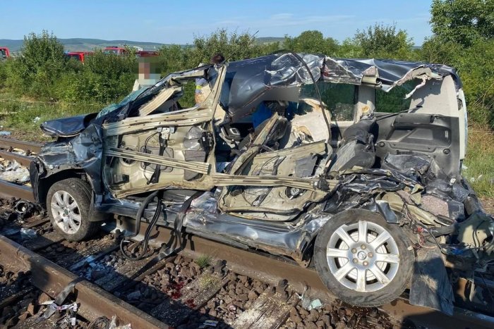 Ilustračný obrázok k článku Tragická nehoda na priecestí. Vyhasli pri nej dva životy