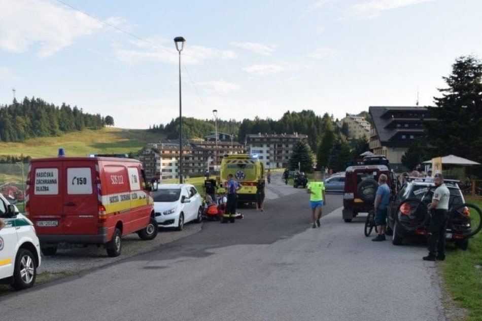 Ilustračný obrázok k článku Tragická nehoda cyklistu na Donovaloch: Zomrel po náraze do zaparkovaného auta, FOTO