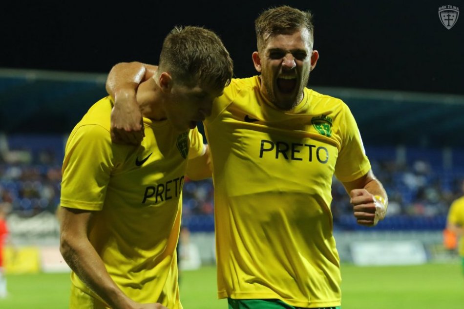 Ilustračný obrázok k článku Šošoni si brúsia zuby na českého súpera: Cestu lietadlom vymenili za vlak