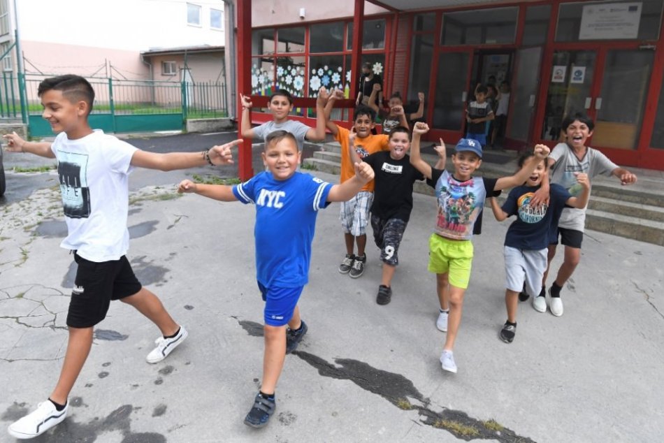 Ilustračný obrázok k článku Žiaci budú mať vďaka pápežovi deň voľna. Školy budú počas jeho návštevy zatvorené