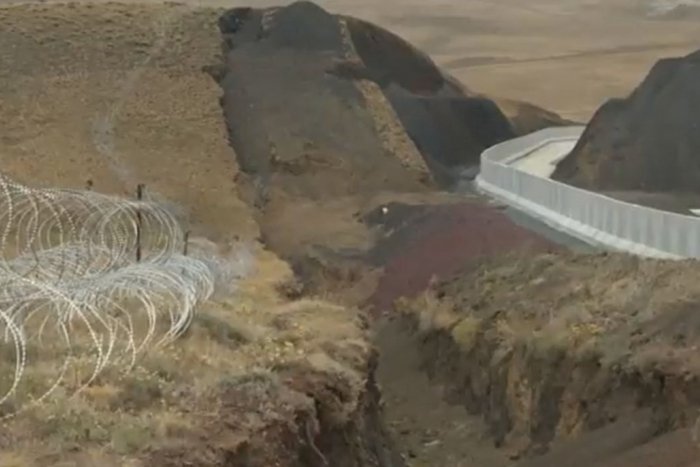 Ilustračný obrázok k článku V Turecku sa pripravujú na utečencov z Afganistanu: Stavajú MÚR s ostnatým drôtom!