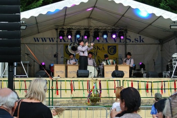 Ilustračný obrázok k článku Poznáme meno hviezdy prvého víkendu Karloveských hodov. Máte sa na čo tešiť!