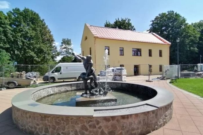 Ilustračný obrázok k článku Rekonštrukcia malého kaštieľa v Snine napreduje. Bude ale drahšia