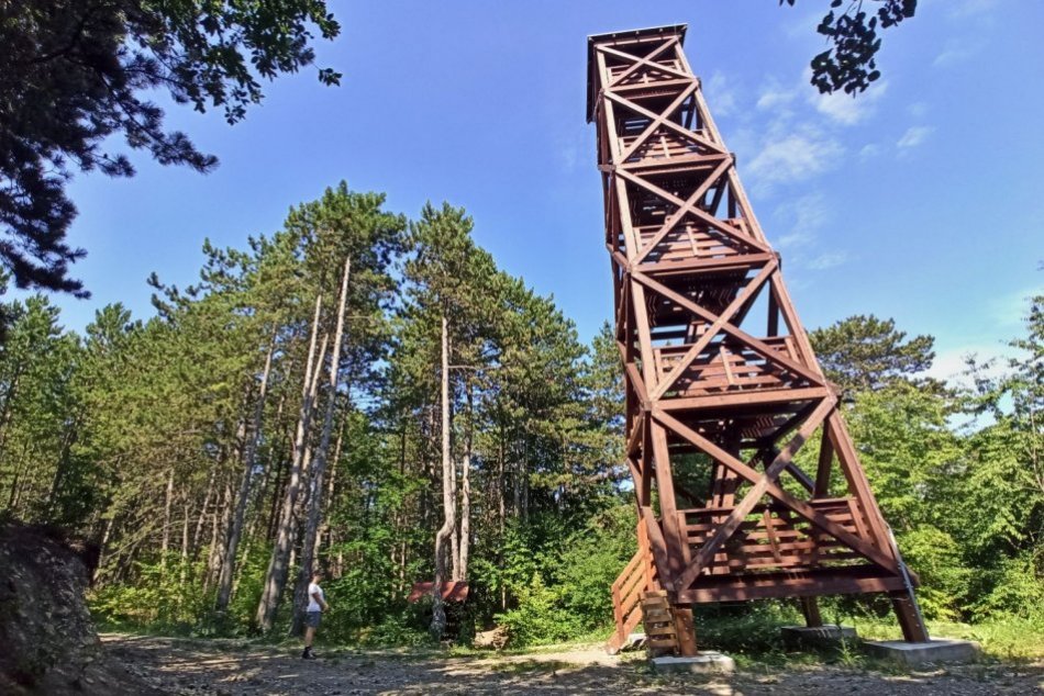 Ilustračný obrázok k článku Máte radi farby jesene? TIPY na najkrajšie výhľady z obľúbených rozhľadní