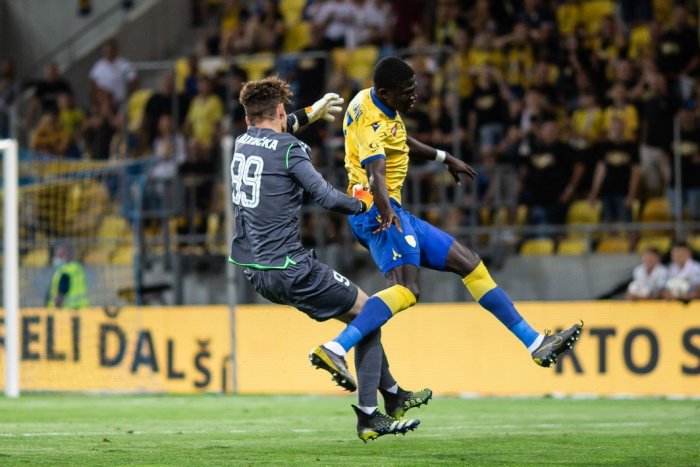 Ilustračný obrázok k článku Trenčiansky plán v úvode sezóny vychádza: Reakcie na vylúčenie brankára Kukučku