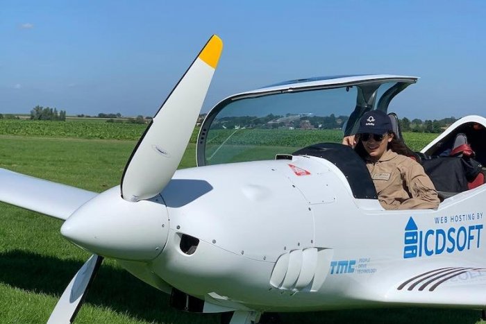 Ilustračný obrázok k článku SVET O SLOVENSKU: Tínedžerka chce obletieť svet na slovenskom lietadle