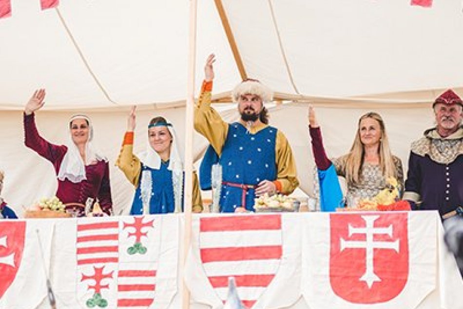 Ilustračný obrázok k článku Na Pustom hrade bude kráľovská svadba: NOVINKOU je zážitok, za ktorý si však priplatíte