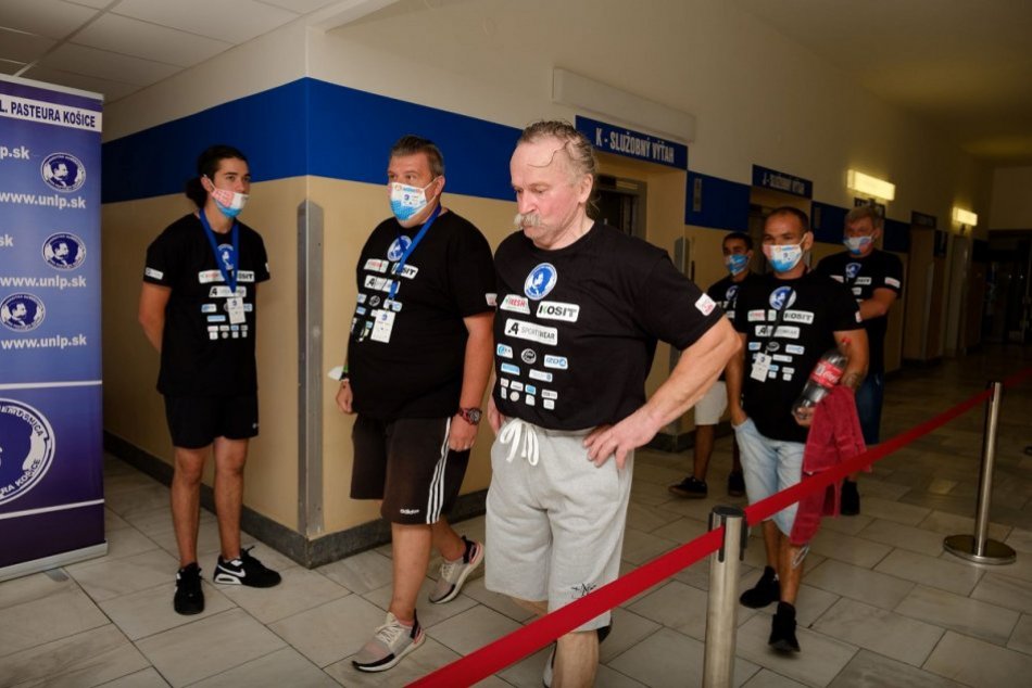 Ilustračný obrázok k článku Silák Juraj Barbarič vyniesol pol tony ovocia a ukončil kariéru, FOTO