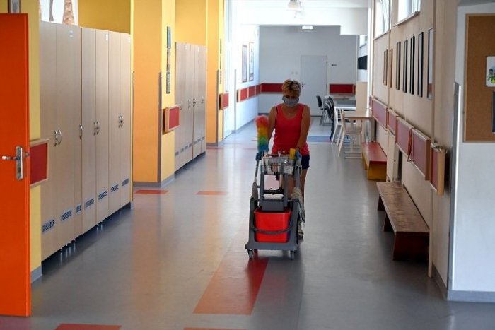 Ilustračný obrázok k článku Ste bez práce? Mesto prišlo s ponukami, hľadá UPRATOVAČKU aj pomocnú KUCHÁRKU