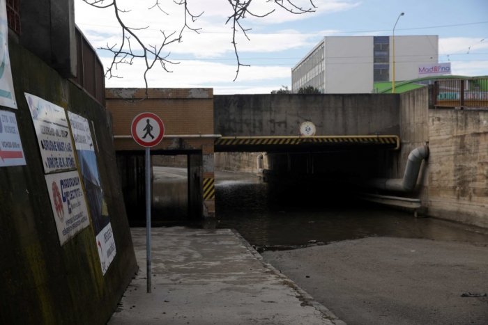 Ilustračný obrázok k článku Kedy opravia zaplavený podjazd na Južnej triede? Minister dopravy sľúbil pomoc