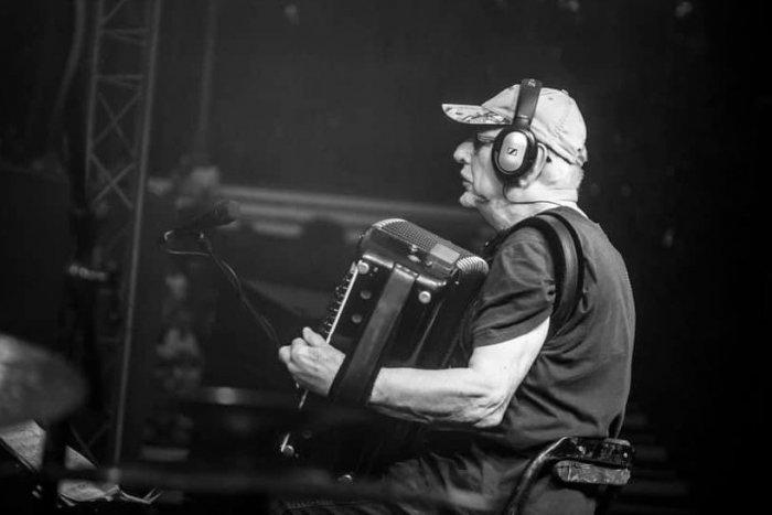 Ilustračný obrázok k článku Skupina Čechomor v slzách! Zomrel dlhoročný člen populárnej kapely