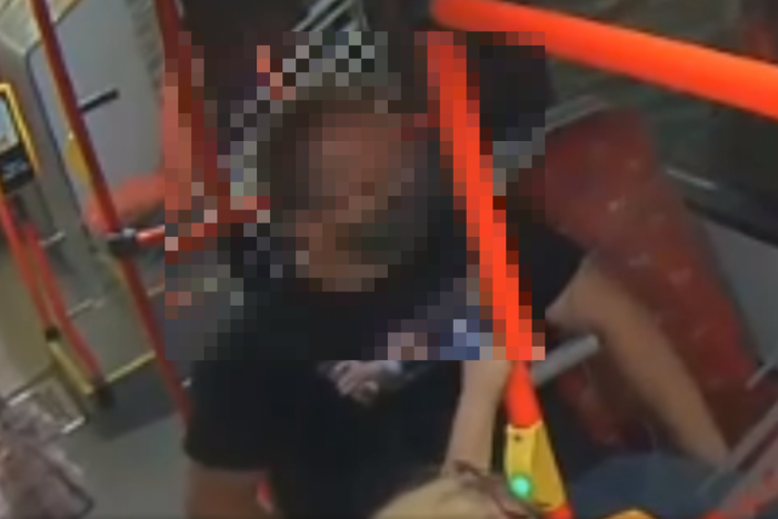 Ilustračný obrázok k článku Polícia zistila totožnosť muža z MHD. Sám sa prihlásil na linke 158