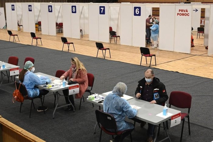 Ilustračný obrázok k článku Gröhling opäť vyzýva učiteľov: Zaočkujte sa, ktorí môžete!