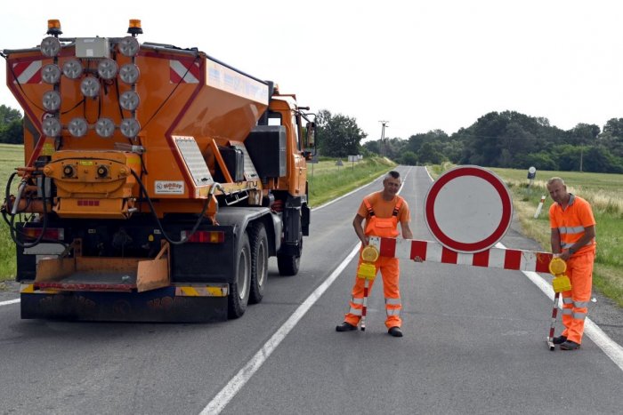 Ilustračný obrázok k článku Cestári VARUJÚ vodičov: OBMEDZENIA hrozia na 13 úsekoch v Banskobystrickom kraji