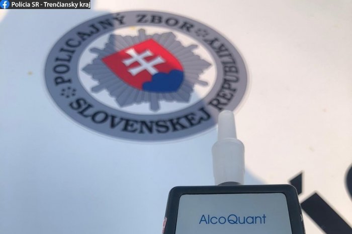Ilustračný obrázok k článku Vodič skončil v policajnej cele: Problémom nie sú iba takmer tri promile