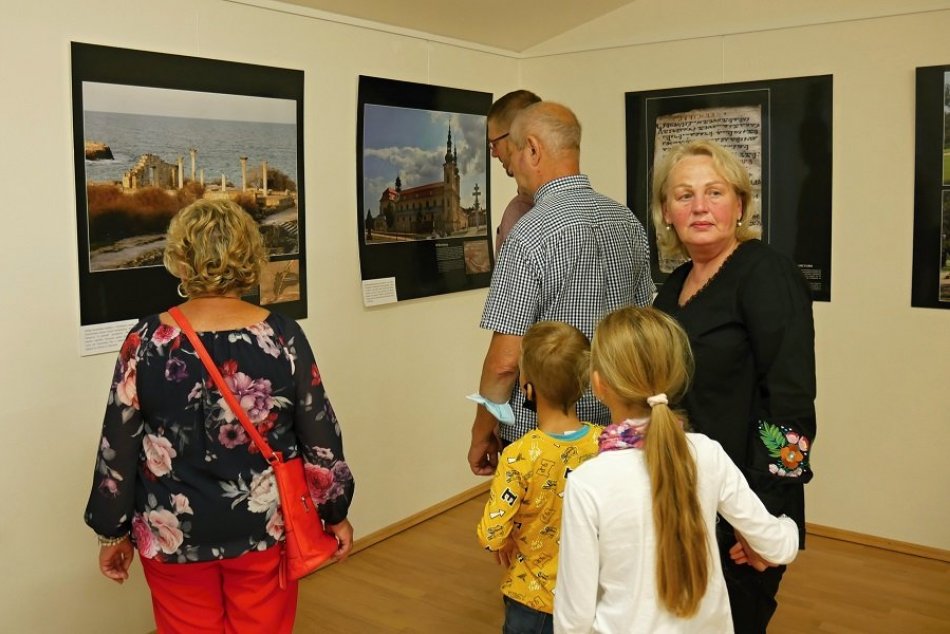 Ilustračný obrázok k článku V Terchovej otvorili výstavu s odkazom sv. Cyrila a Metoda: Nápad spojil celú dedinu, VIDEO