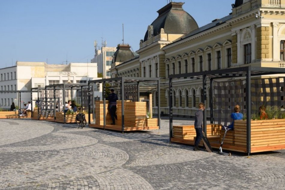 Ilustračný obrázok k článku Moduly na námestí schytali kritiku: Prečo stáli takmer 100-tisíc eur?
