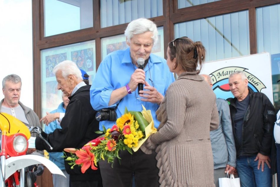 Ilustračný obrázok k článku Nostalgia na kolesách: Ocenili legendu Považských strojární Zdena Metzkera, FOTO