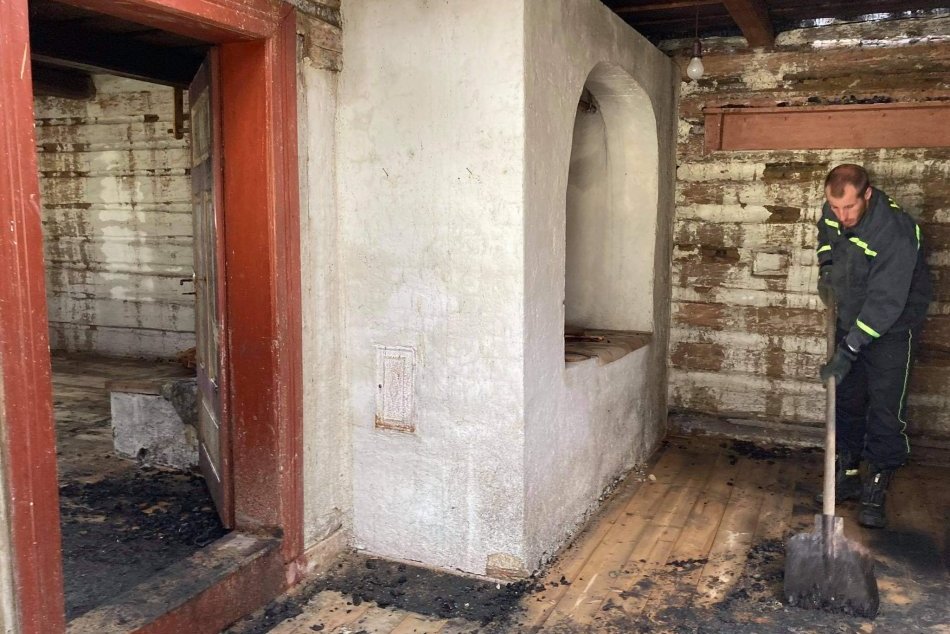 Ilustračný obrázok k článku Pamiatku na Liptove zachvátili plamene: Ako je na tom Hálova drevenica po požiari? FOTO