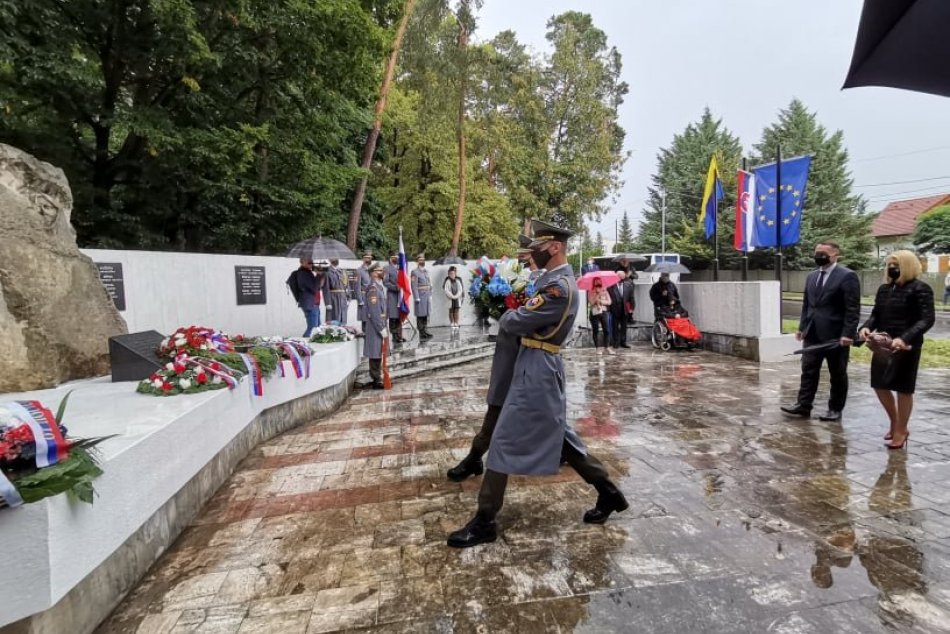 Ilustračný obrázok k článku Minister obrany Naď sa ukázal na Bielej hore: Týmto ľuďom tam venoval medaily, FOTO