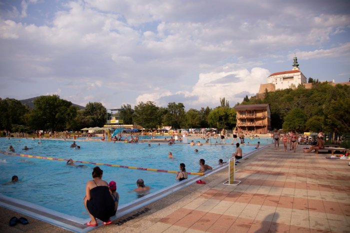 Ilustračný obrázok k článku Rozlúčte sa s letom na nitrianskom kúpalisku: Cez víkend láka na LACNEJŠIE vstupné