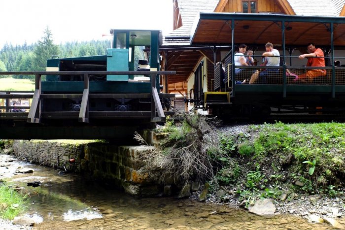 Ilustračný obrázok k článku Prívalový dážď narobil problémy: Podmyl časť trate známej historickej železnice