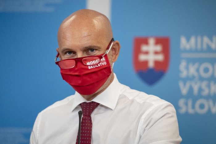 Ilustračný obrázok k článku Minister Gröhling o možnom ZATVÁRANÍ škôl: Hrozí scenár z minulého roka?