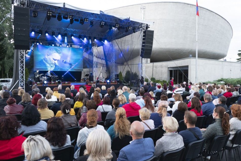 Ilustračný obrázok k článku Oslavy SNP, špeciálny JARMOK aj deň KROJA: Vybrali sme TOP akcie týždňa v Bystrici