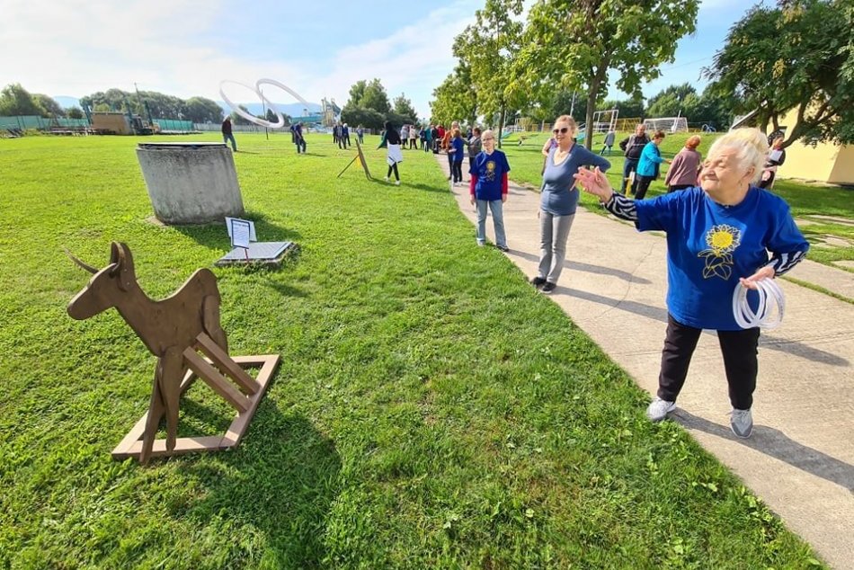 Ilustračný obrázok k článku Kúpalisko opäť ožilo: Vyše STO dôchodcov si užilo deň plný športu a zábavy, FOTO