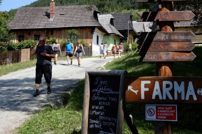 Ilustračný obrázok k článku Obrovský záujem: Prázdninové prezentácie remesiel vo Vlkolínci videli tisíce ľudí