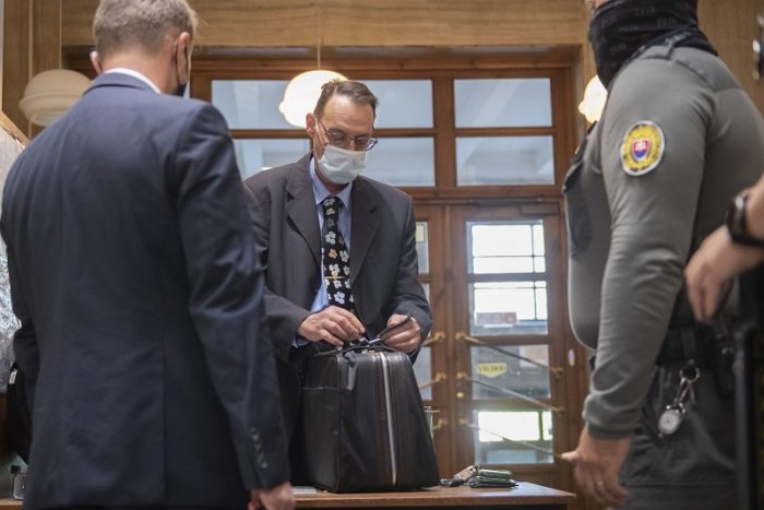 Ilustračný obrázok k článku Na súde s Dobroslavom Trnkom vypovedal informatik, ktorý mu šifroval USB kľúč