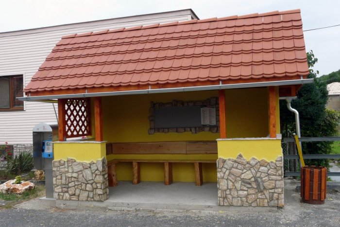 Ilustračný obrázok k článku Poruba bude mať dve nové autobusové zastávky s vidieckym rázom: Kde pribudnú?