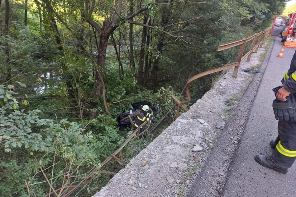 Ilustračný obrázok k článku Hermanovčan to na ceste nezvládol: Na rovnom úseku sa prevrátil do priekopy