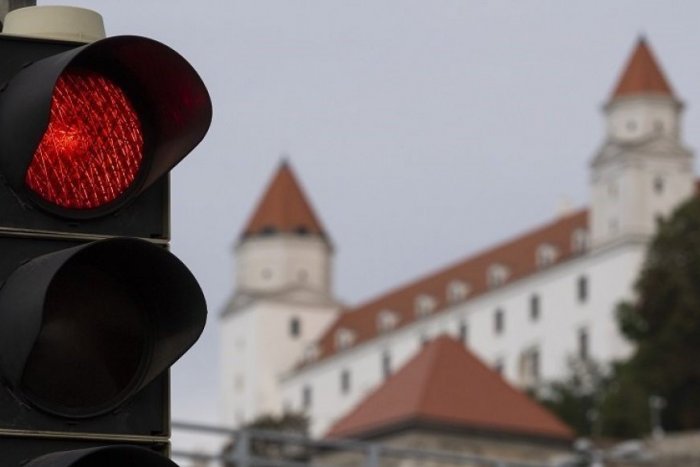 Ilustračný obrázok k článku Nový COVID automat hlási červené okresy: Jeden z nich bude v stupni ohrozenia od ZAJTRA!