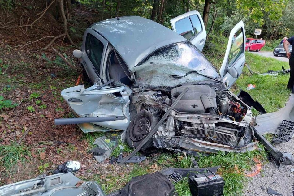 Ilustračný obrázok k článku Polícia prehovorila o vážnej nehode v Starých Horách: Takto došlo k čelnej zrážke, FOTO