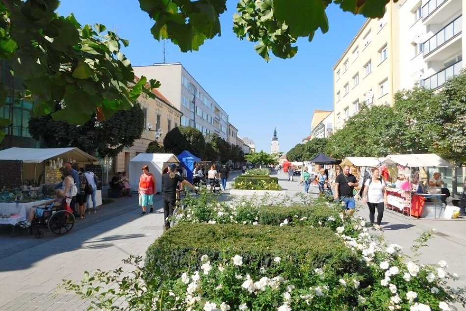 Ilustračný obrázok k článku Aká NÁLADA panuje v centre Trnavy? Vychutnali sme si Jarmočný víkend! FOTO