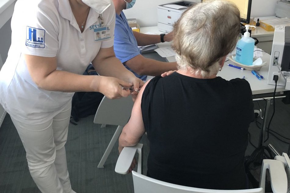 Ilustračný obrázok k článku Vo vakcinačnom centre Rooseveltovej nemocnice dosiahli veľký míľnik: Podali už 100-tisíc dávok