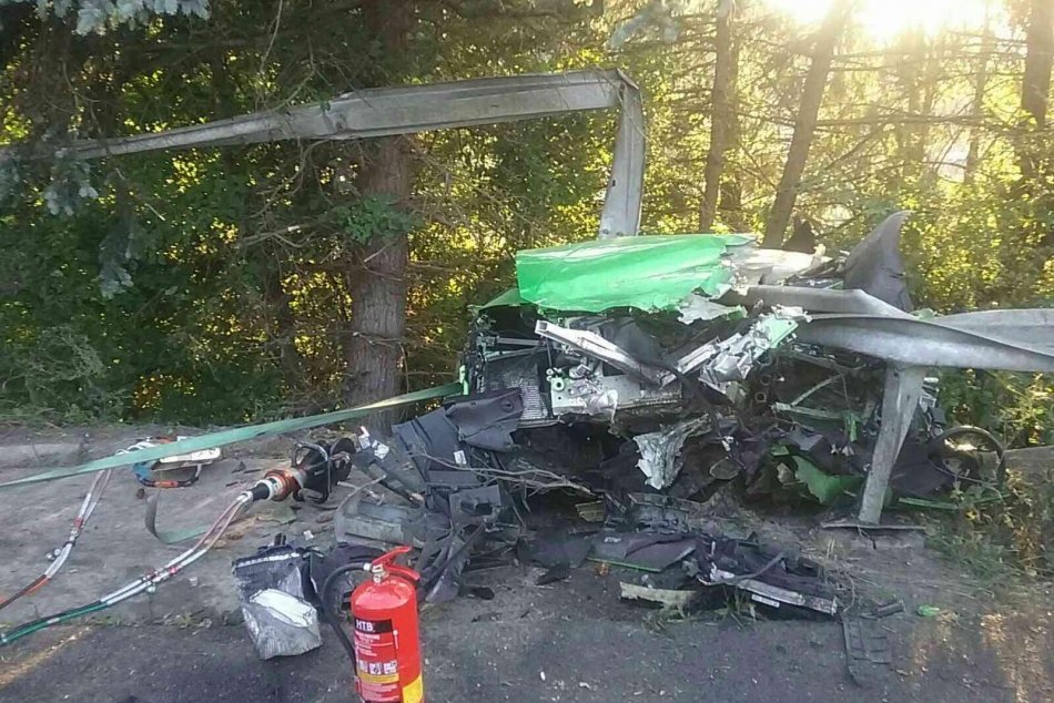 Ilustračný obrázok k článku Pre nehodu v Dolnom Kubíne uzavreli štátnu cestu: Zranených museli z auta vyslobodiť, FOTO