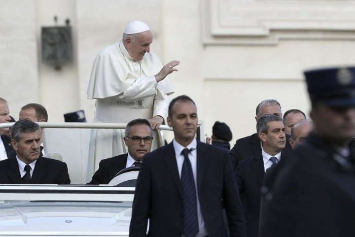 Ilustračný obrázok k článku Pápež na Slovensku: Presúvať sa má aj v papamobile. V jednom meste ho ale neuvidia!